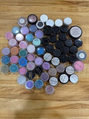 Lot of 66 Women’s Loose Pigment Multi-color Highlighters and Shadows